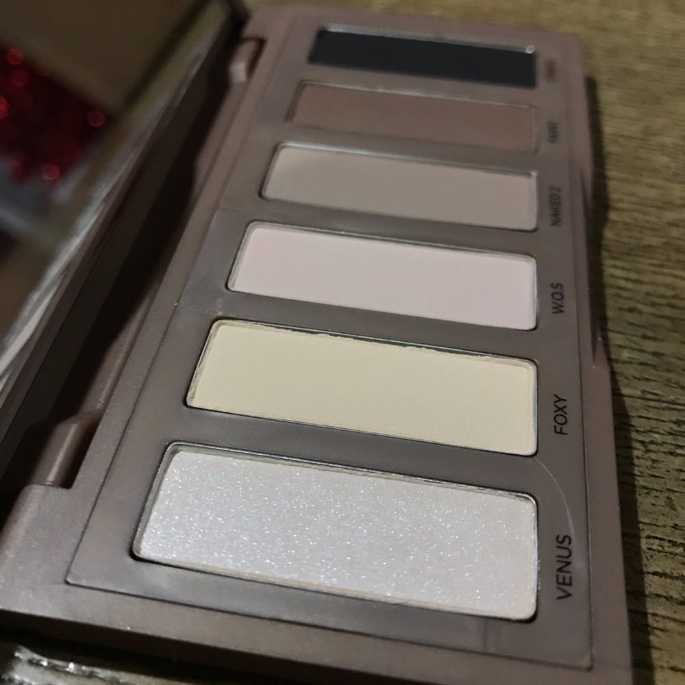 Brand New Naked BASICS Eye Shadow Pallete🖤